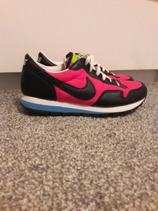 nike navy and pink trainers