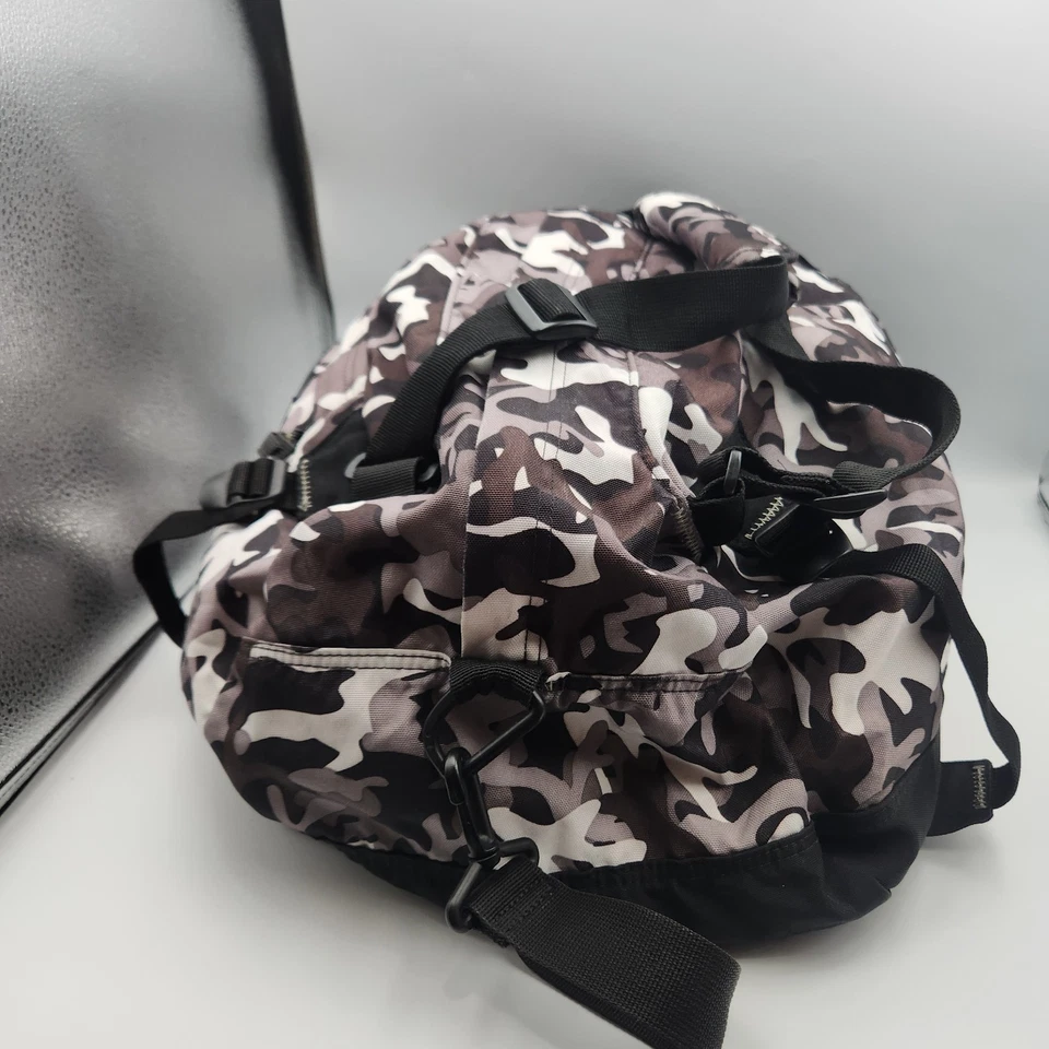 Bolso de Lona Jansport Camuflado 20′′ × 12′′ Fin de Semana Viaje Gimnasio Correa para el Hombro Foto 2 de 4