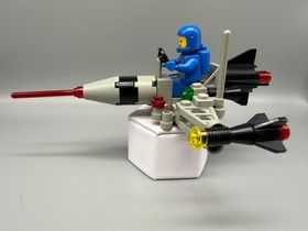 LEGO 6824 Classic Space Space Dart I  Vintage 1984 with Blue Spaceman Minifigure