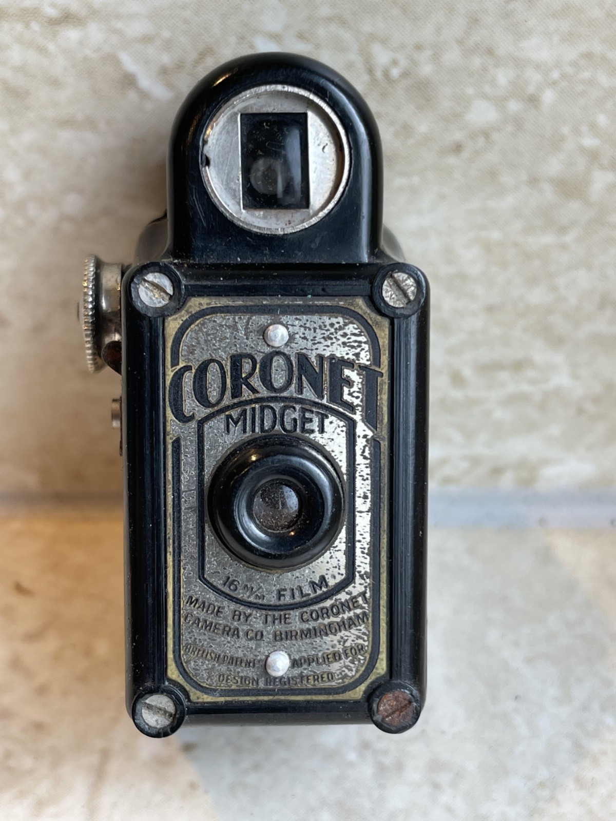 Coronet Midget Camera in black bakelite with original leather pouch