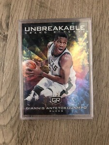 2016-17 Grand Reserve Giannis Antetokounmpo Milwaukee Bucks Unbreakable #UN-5