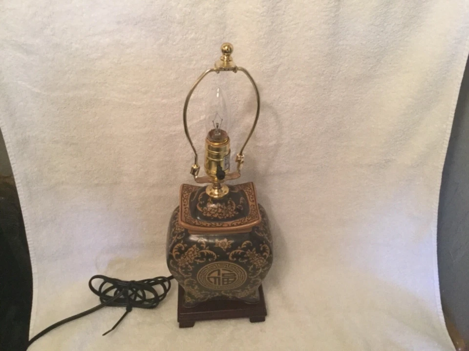 Lámpara de porcelana medallones negros y marrones Oriental Furniture 19" Foto 3 de 4