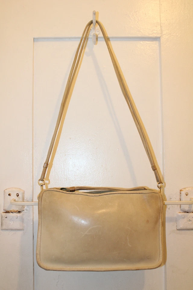 COACH Bone Ivory Leather Basic Bag Zip Clutch Crossbody NY USA Vintage ***READ** - Image 2 of 4
