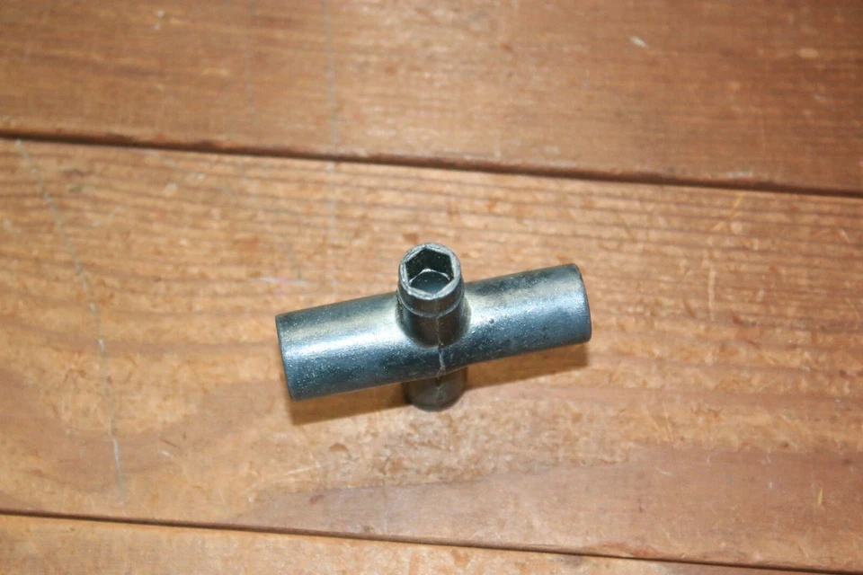 VINTAGE AUSTIN CRAFT  4 WAY SOCKET WRENCH (DOG BONE) FOR MODEL RC AIRPLANES - Image 2 of 4