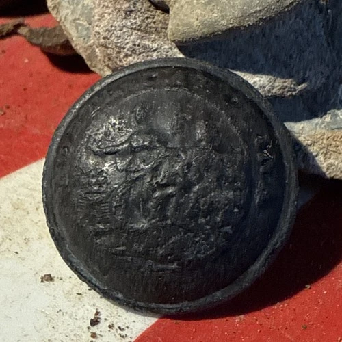 Civil War  💥 🇺🇸 💣  Rare Confederate E M Lewis North Carolina Coat Button