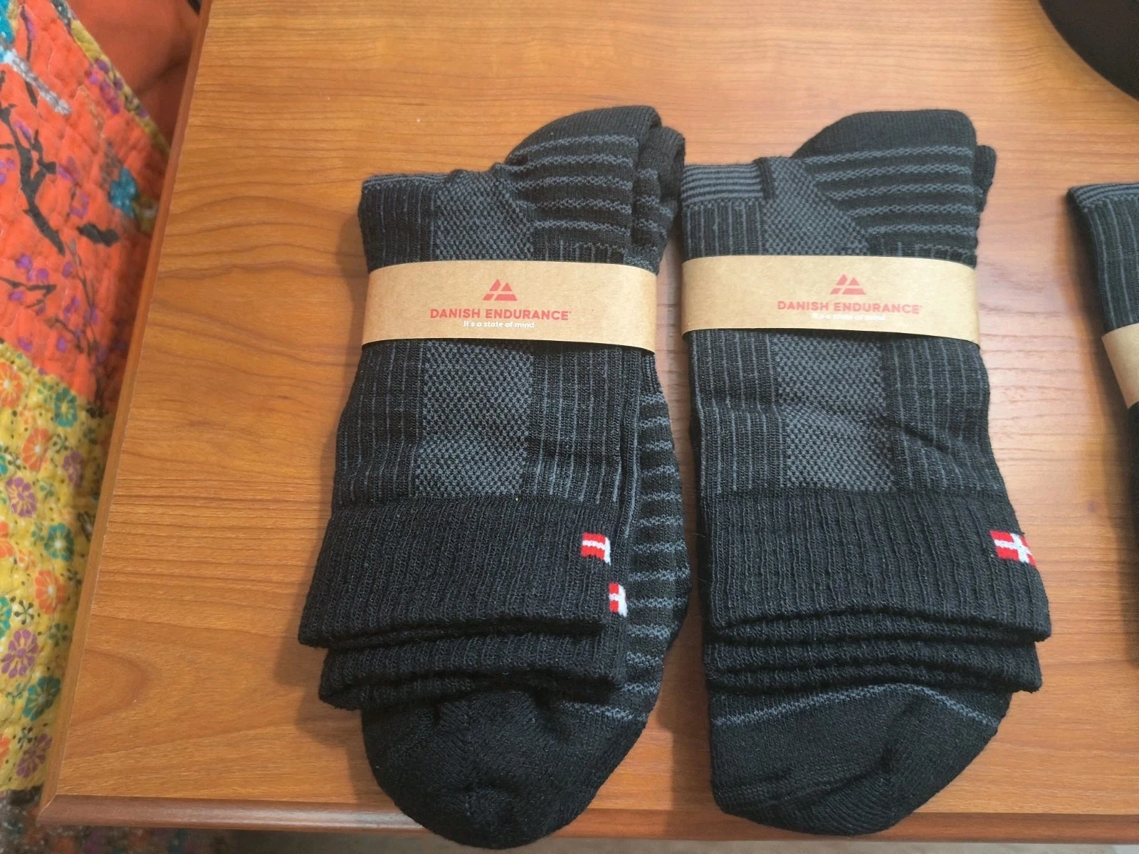 Danish Endurance Black Cushioned Crew Socks Adult One Size NEW 4 Pair