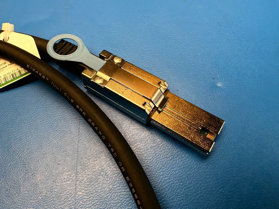 Hitachi 3276137-A ENC 1m Model K1BS External Mini SAS SFF-8088 to SFF-8088 - Image 2 of 4