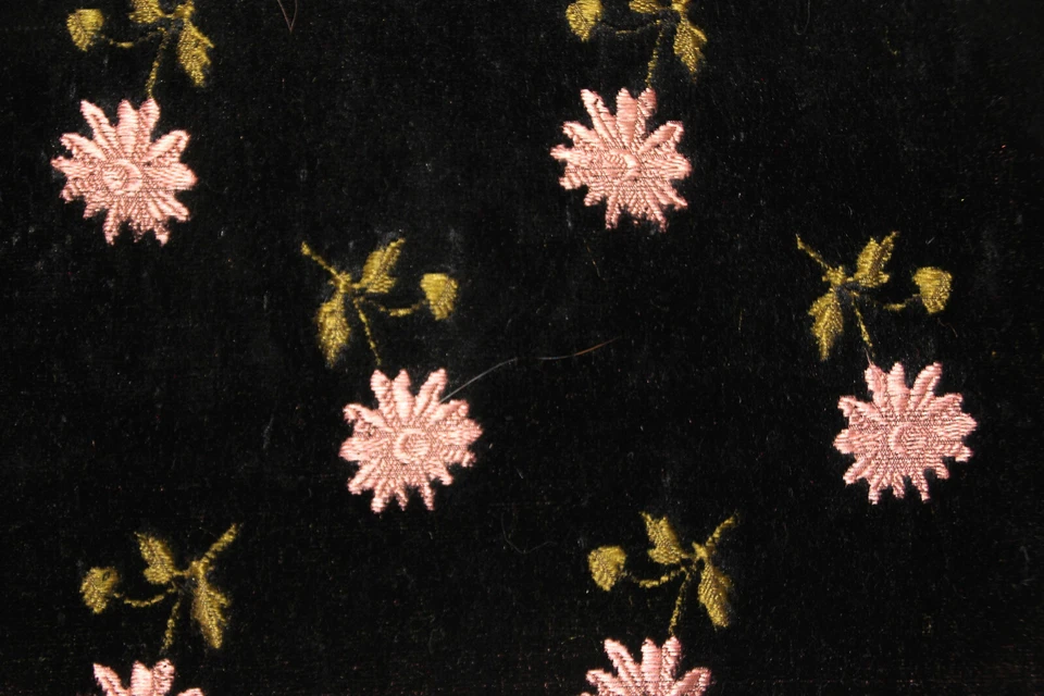 Fragment de tissu, velours et soie. Motifs fleurs.  38 x 18.5 cm - Photo 2/3
