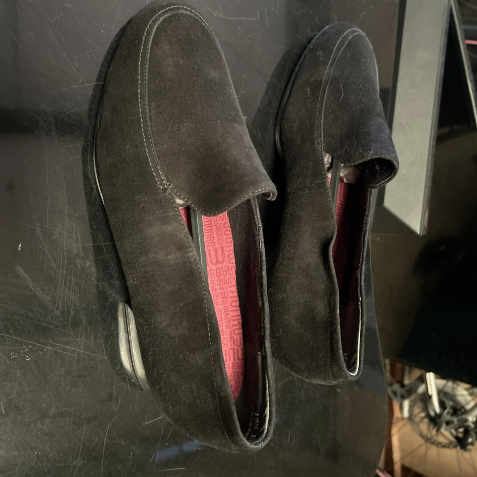 Munro Women's Cerise Loafer Size 10.5 Black Velvet Slip On Venetian Flat Comfy - Image 2 of 4