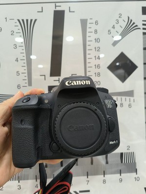 Canon EOS 7D Mark II 20.2MP Digital Camera 7D II Camera Black (Body Only)