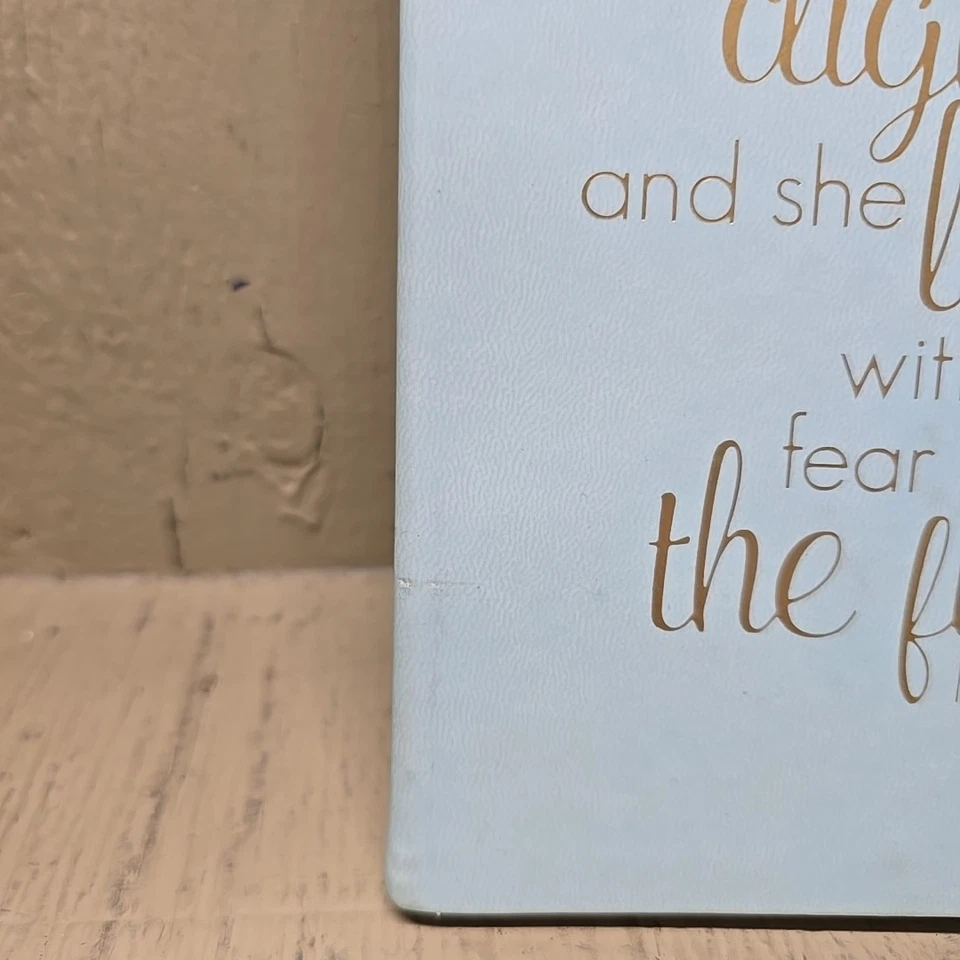 Cuaderno diario Eccolo ella está vestida de fuerza y dignidad 5,5 pulgadas X 8,5 pulgadas Foto 4 de 4