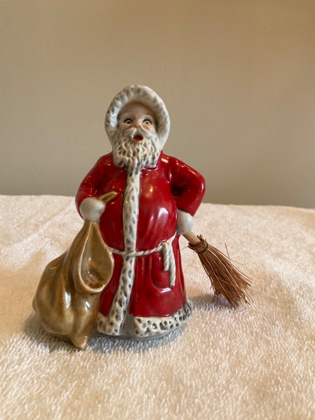 1975 Goebel Hummel Santa Figurine "With Broom" #7975 West Germany 44 350-09 Rare
