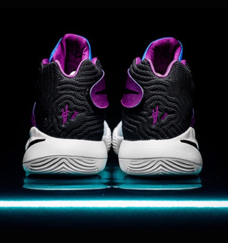 Nike Kyrie 2 Kyrache sz 14 Bold Berry White Black Uncle Drew