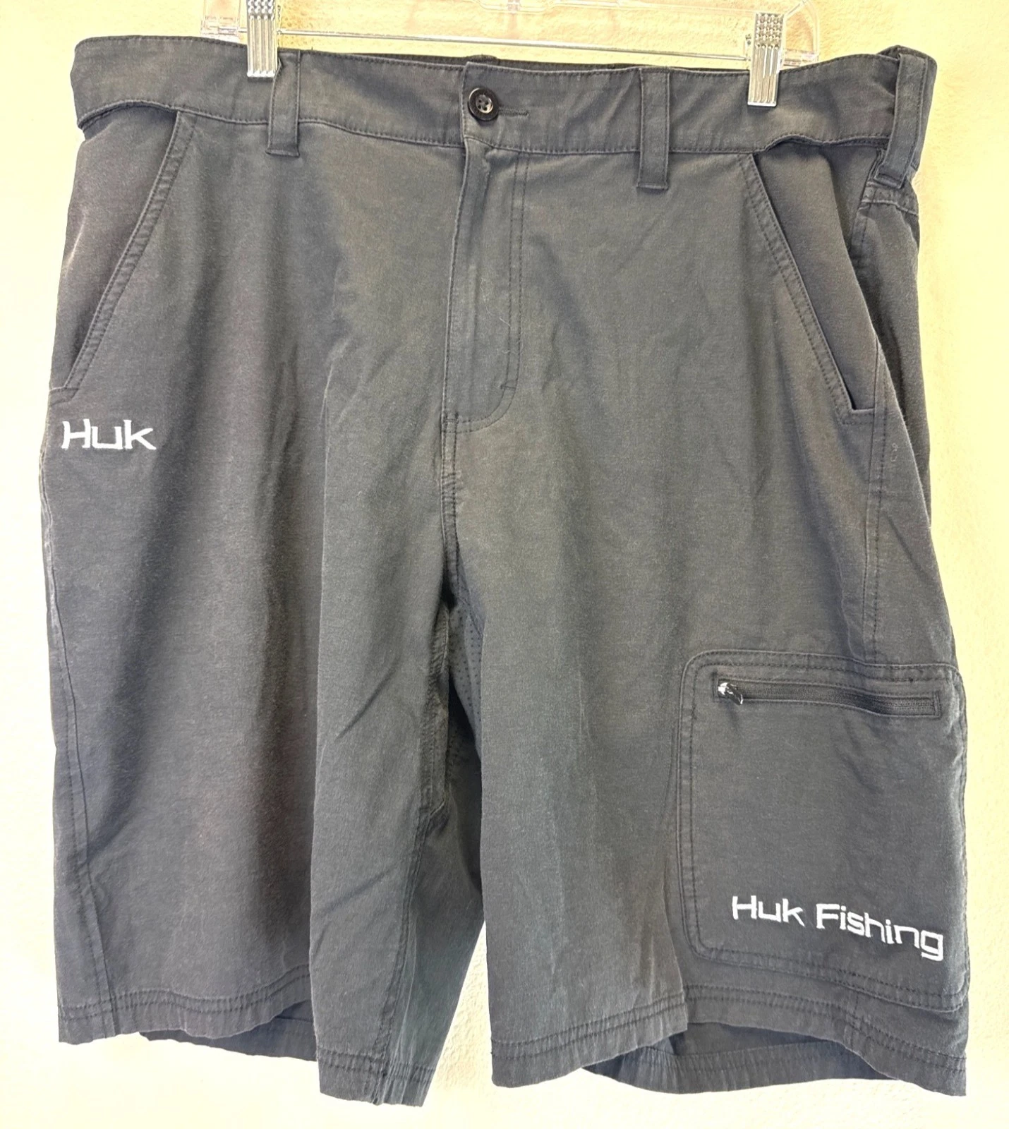 Huk Fishing Mens Quick-Dry Outdoor Shorts With Zipper Pockets Charcoal Gray Size