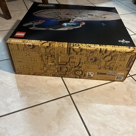 LEGO 10356 Star Trek M U.S.S. Enterprise NCC-1701-D Small Box Damage
