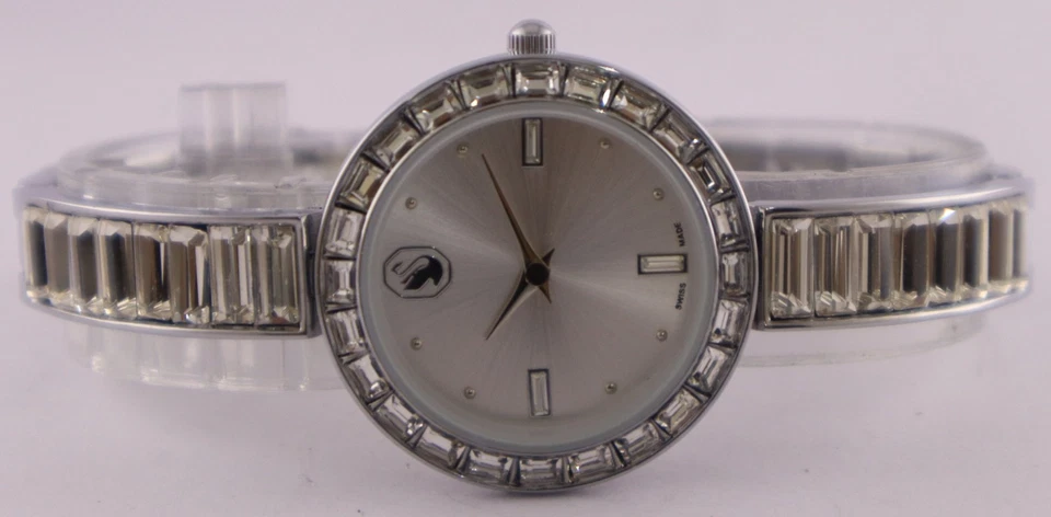 Hermoso reloj pulsera Swarovski esfera plateada cuarzo buen funcionamiento para mujer correa de acero Foto 4 de 4