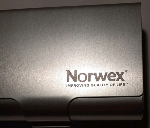 Norwex Laptop Screen Cleaner With Metal Box Used Preowned Various Wipeing Cloth - Picture 2 of 8