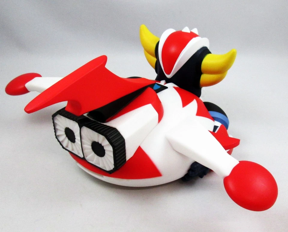 Goldorak - Plastoy - Figurine Tirelire 25cm SD Goldorak Soucoupe Spazer - Photo 3/4