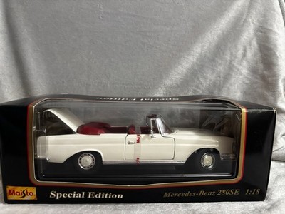 Maisto 1:18 Scale Diecast 1966 Mercedes Benz 280 SE Cream White
