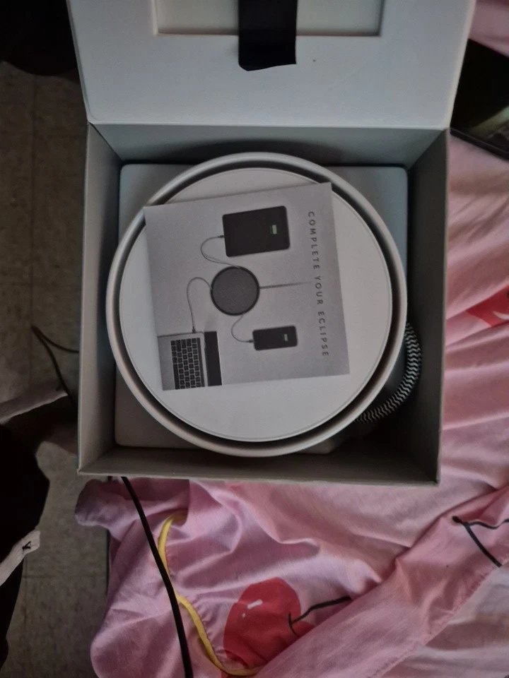 Зарядное устройство Native Union Eclipse зарядный концентратор USB с управлением кабелями и подсветкой - Изображение 4 из 4