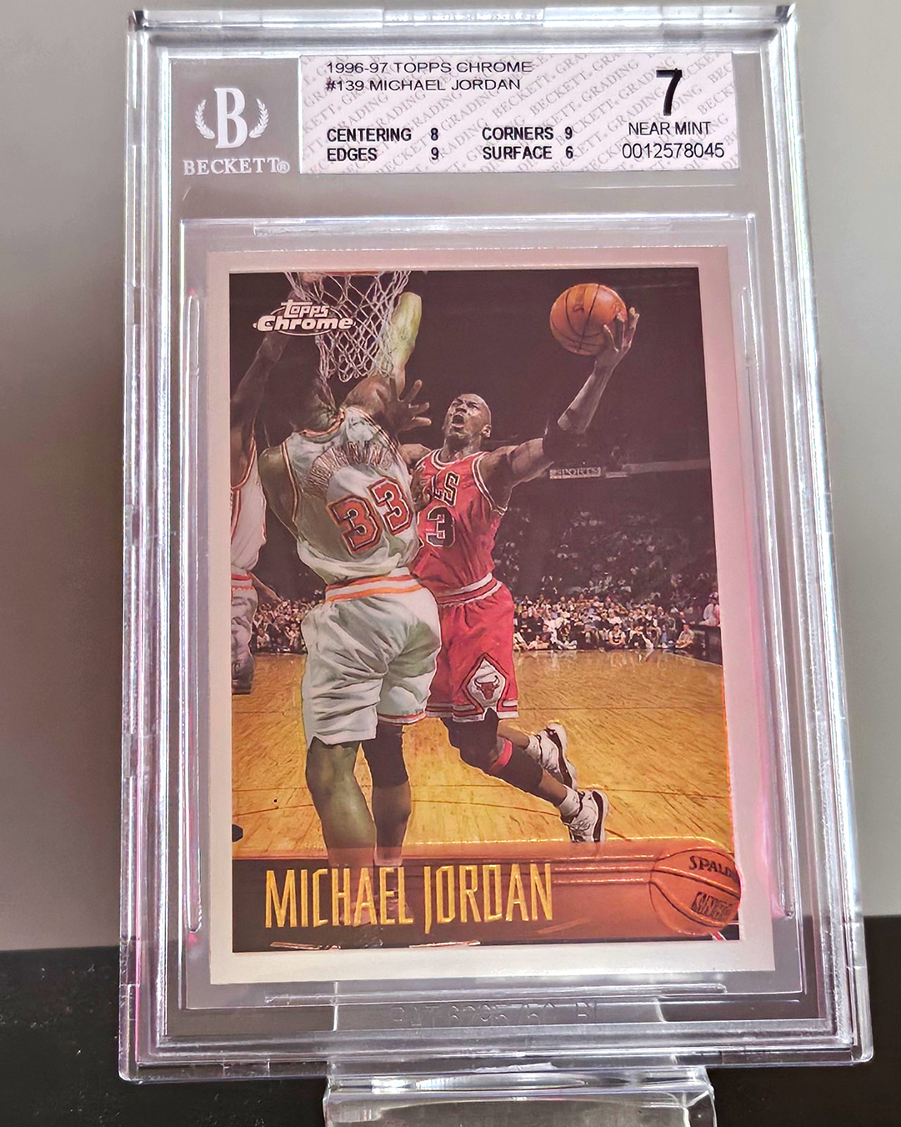 Michael Jordan 1996 Topps Chrome #139 Base Price Guide - Sports