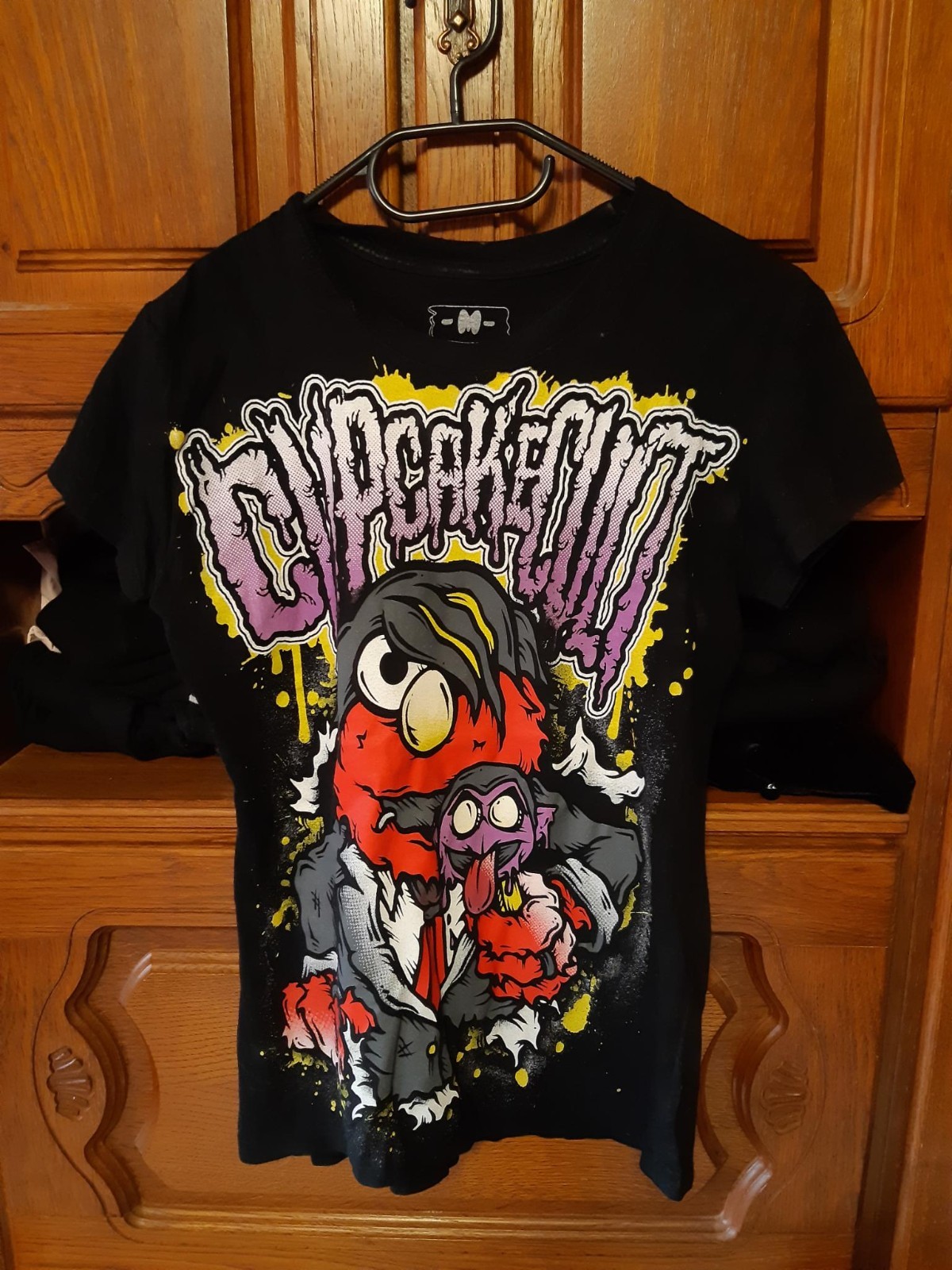 Cupcake Cult Shirt Elmo M