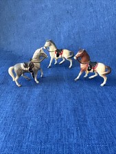 Lot Of 3 Vintage Plastic Horses Mini For Knight Figurines Inv 43