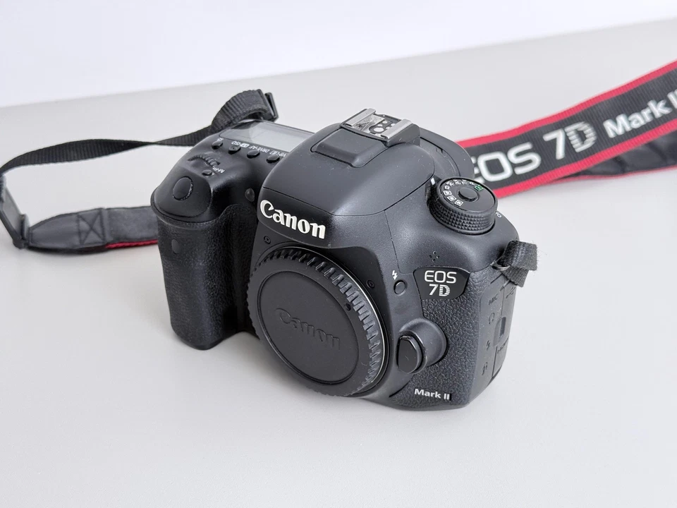 Canon EOS 7D Mark II Body Gehäuse - 64300 Auslösungen - Bild 3 von 4