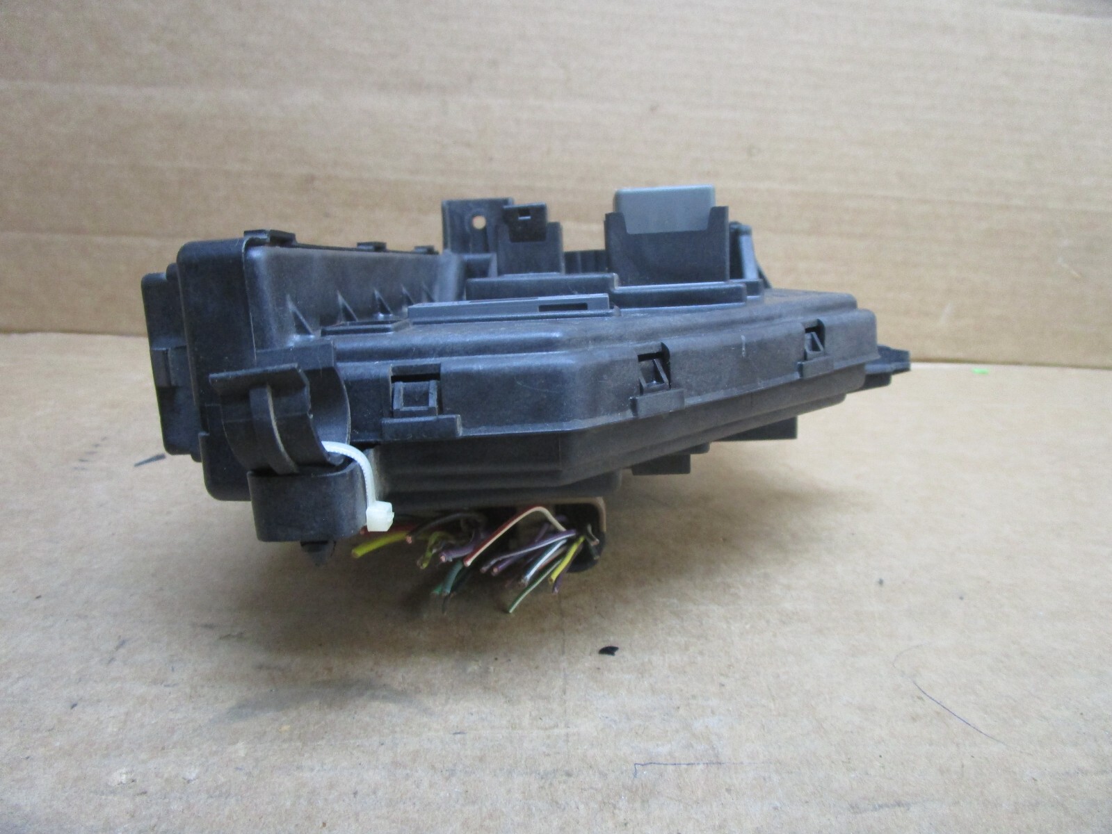 06 07 Ford Explorer Interior Cabin Body Control Module Fuse Box