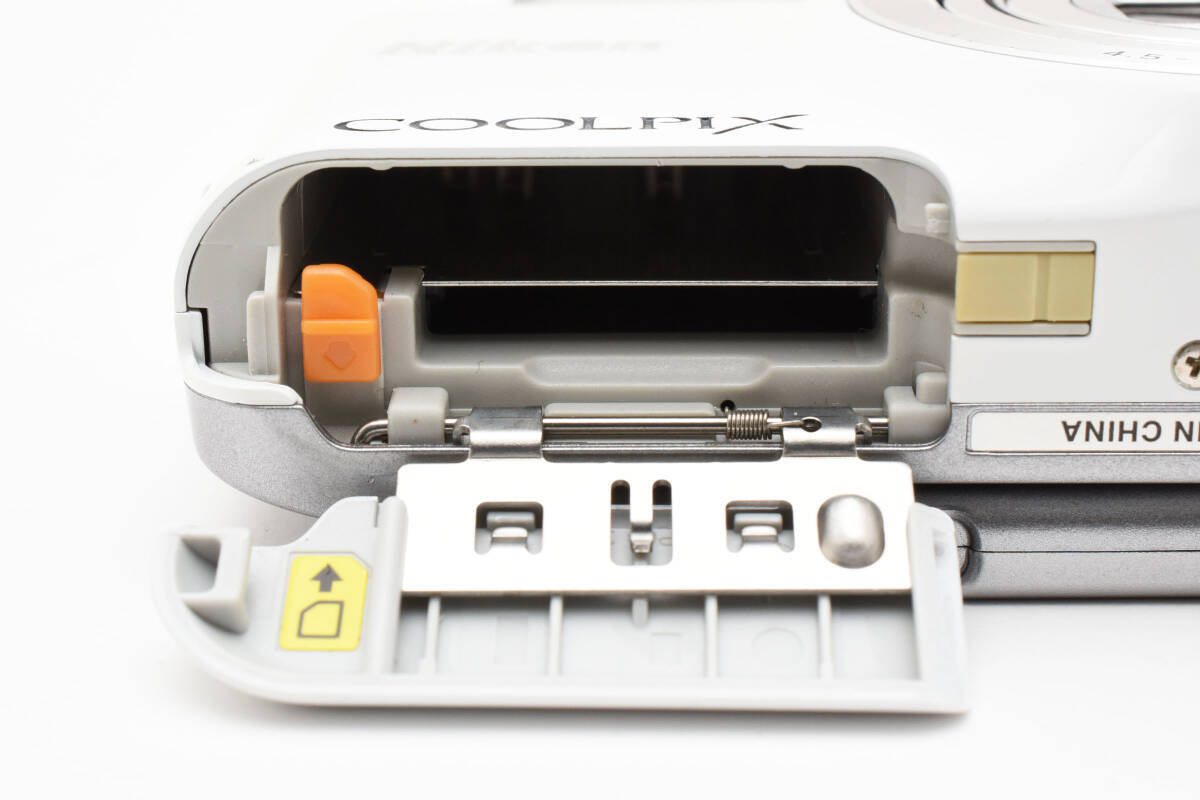 Excellent+++++NIKON COOLPIX S6600 White Digital Compact Camera