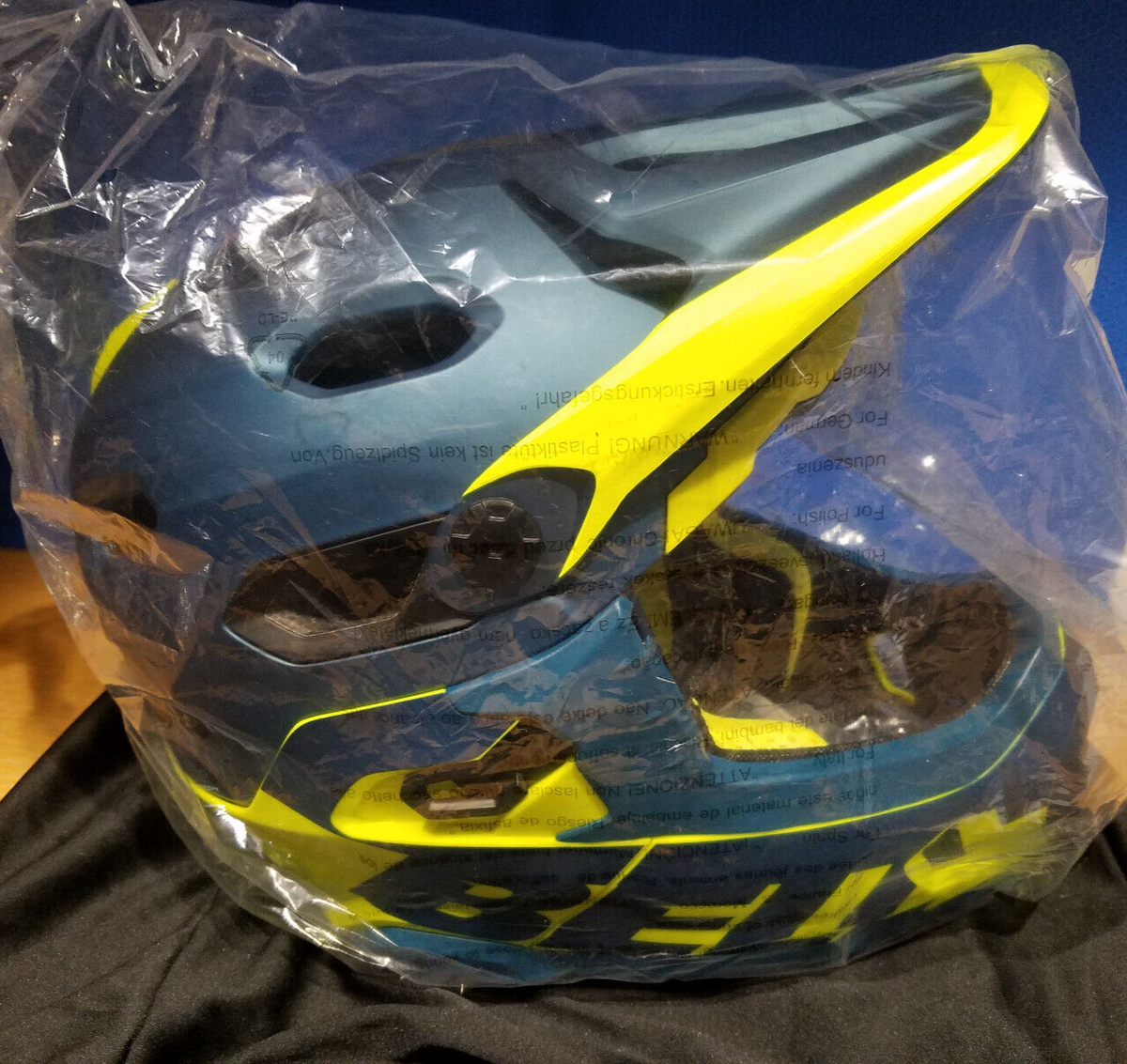 BELL Super DH MIPS Adult Mountain Bike Helmet Size Medium, Camera