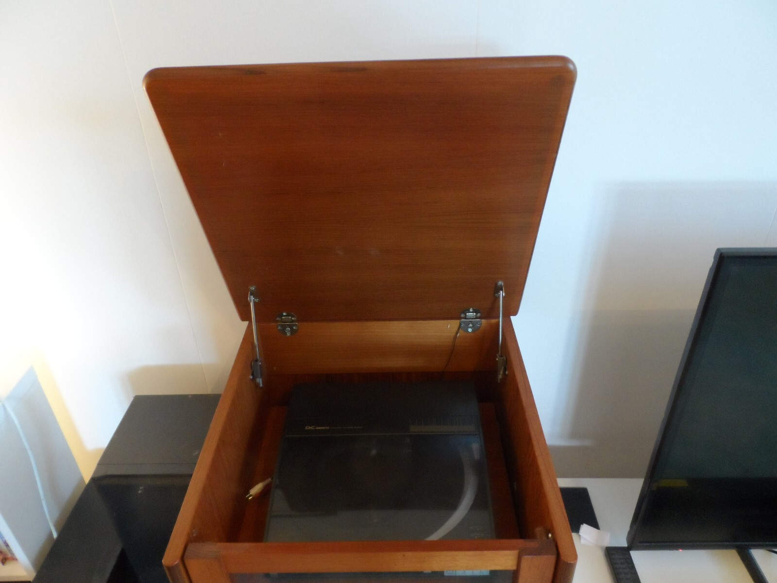 Retro/Vintage Mid Century Teak G Plan Hi Fi / drinks unit. Collect