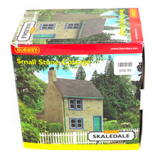 Brand New Stone Cottage R8753 OO Scale