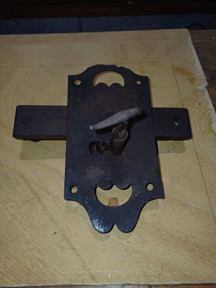 ancienne serrure de porte de chateau porche fer forgé avec clef - Photo 2/4