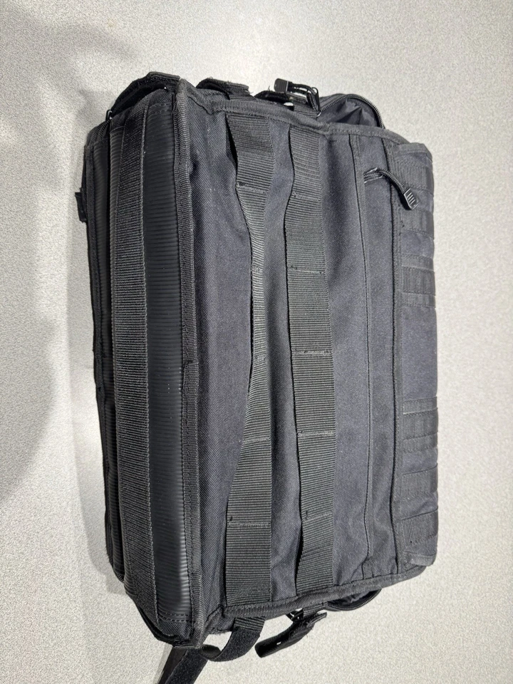 Bolsa de mensajero para computadora Code Alpha Tactical Gear, negra, 17 1/2 pulgadas x 12 1/4 pulgadas x 6 pulgadas Foto 2 de 4