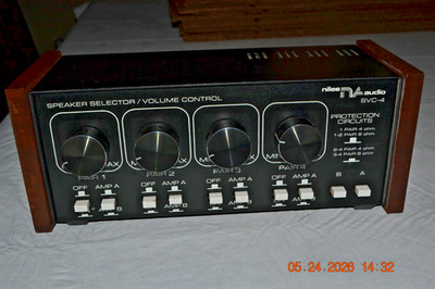 Niles Audio SVC-4 4 Speaker 2 Amplifier A B Source Selector Volume Control