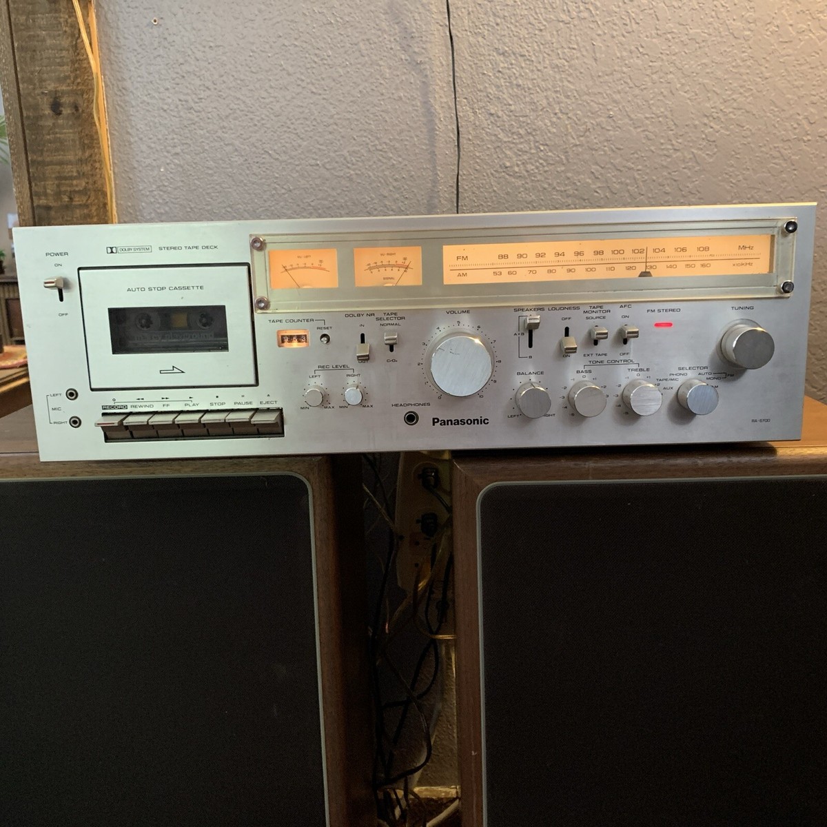 VINTAGE PANASONIC RA-6700 RECEIVER. FOR PARTS/REPAIR. POWERS ON