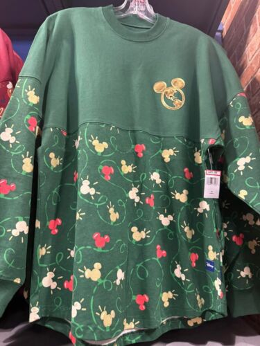2024 Disney Vacation Club DVC Mickey Christmas Lights Spirit Jersey Size L - Picture 2 of 2