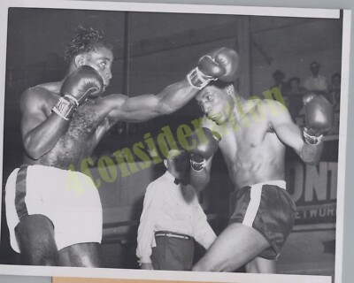 VINTAGE BOXING ACTION Photograph Isaac Logart vs Al Wilson  1955 N7Y