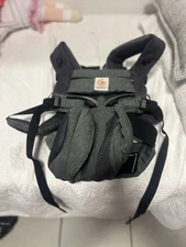 Ergobaby Omni 360 Baby Carrier - Gray . Baby carrier. unisex