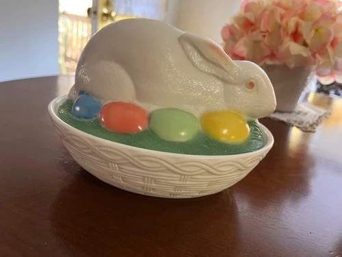 Vintage Westmoreland Oval Painted Milk Glass Nesting Bunny Rabbit Candy Dish