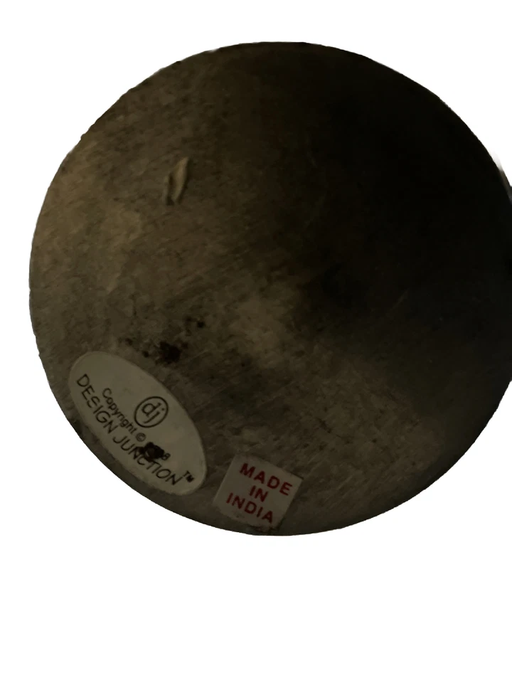 Jarrón de metal pesado con estampado de rosas Foto 4 de 4