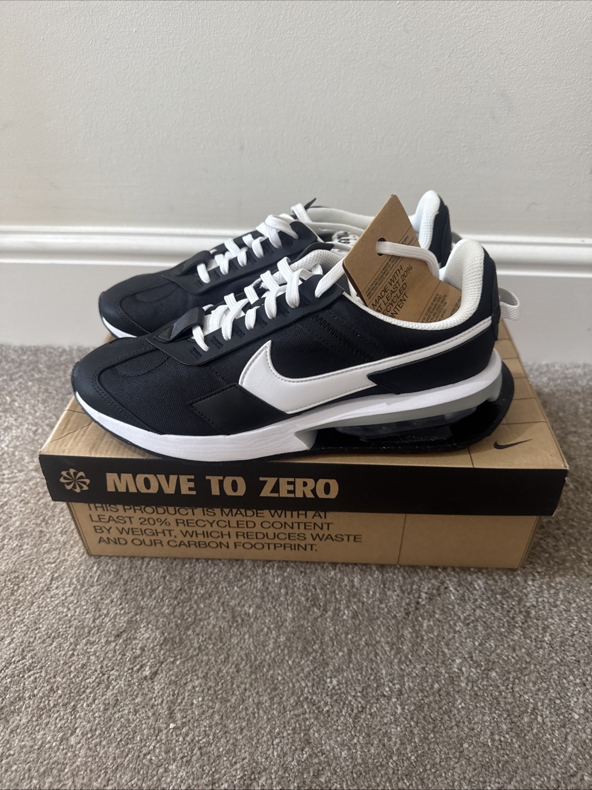 Nike Air Max Pre Day Women’s Trainer’s. DC4025 001. UK 7.5. Full Box. New.