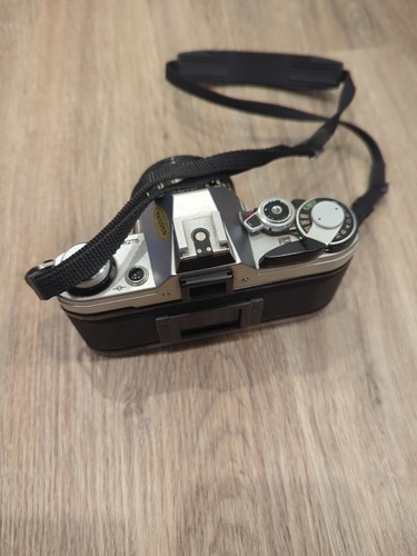 Canon AE-1 Program 35mm Manual SLR Film Camera with 50mm 1:1.8 Lens - Works - Picture 3 of 4