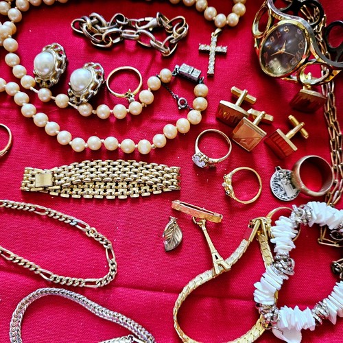 Lot de bijoux vintage récents à porter détourner ou restaurer