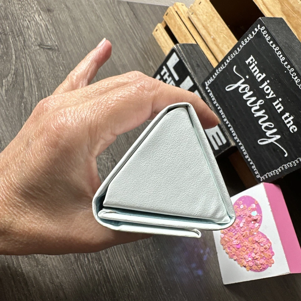 Gafas de sol TURA blancas con logotipo abatible estuche triangular usado COMO NUEVAS Foto 4 de 4