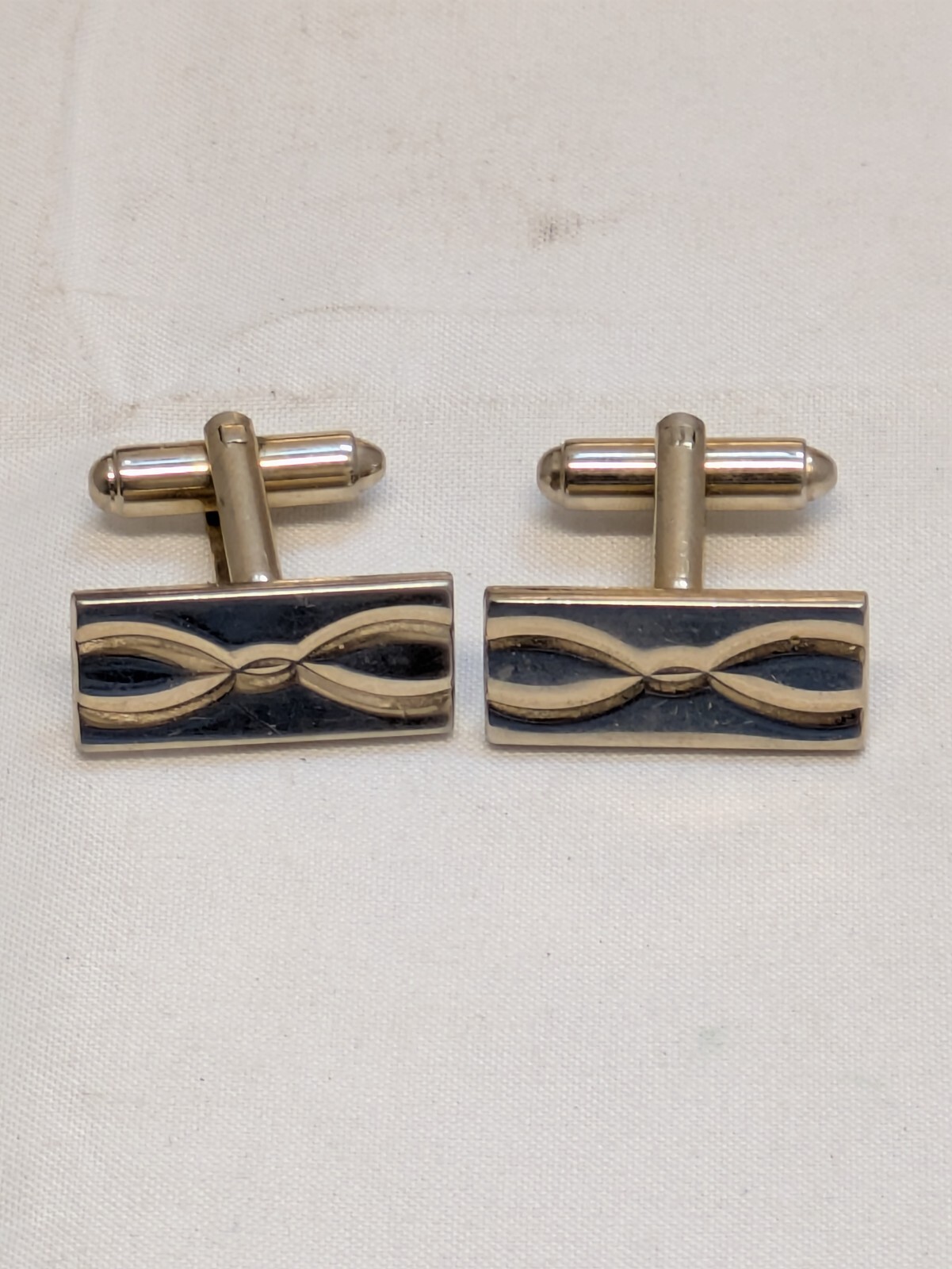 Gold Tone Rectangular Shaped Cuff Links With Bull… - image 2