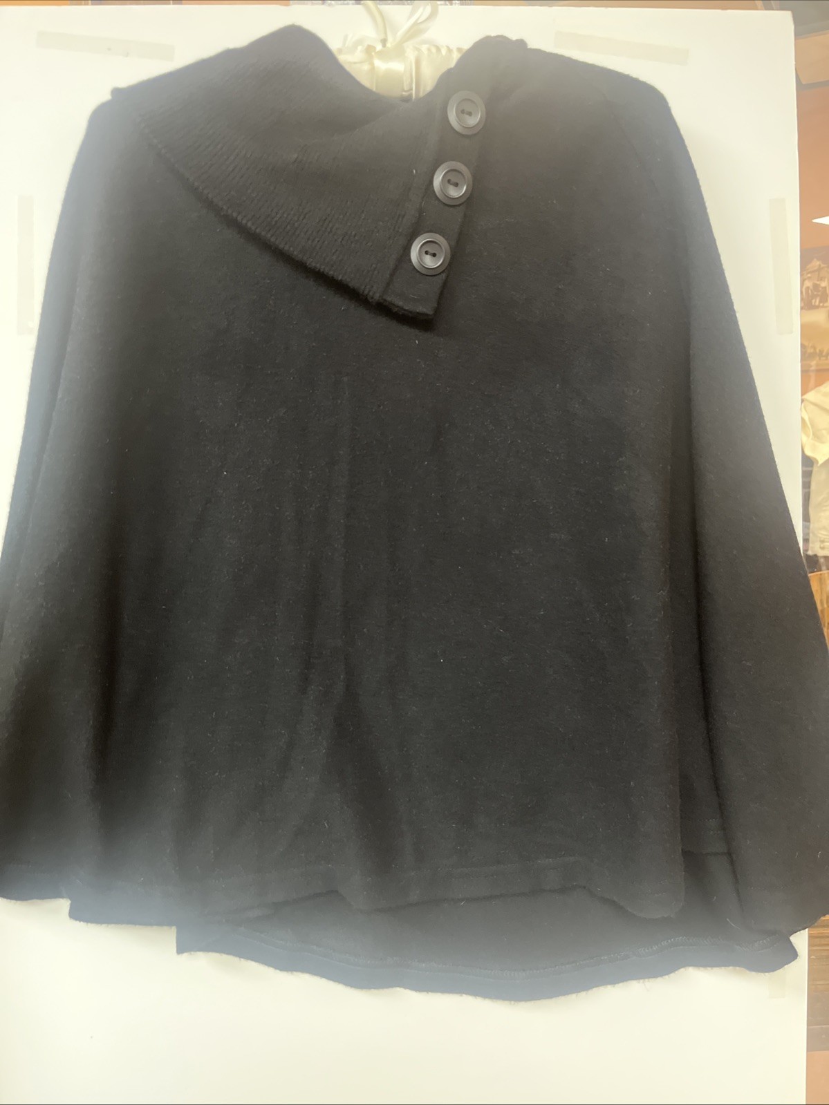 Cape Black doma 100% Acrylic Cape Large - Gem