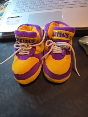 MINNESOTA VIKING FANS !!!! ULTRA RARE TEAM NFL BABY BOOTIES ALL SOFT NEW SMALL
