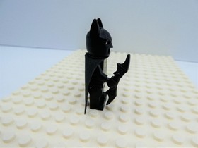Lego BATMAN Black Suit Yellow Belt Crest Super Heroes Minifigure 76011 (sh016a)